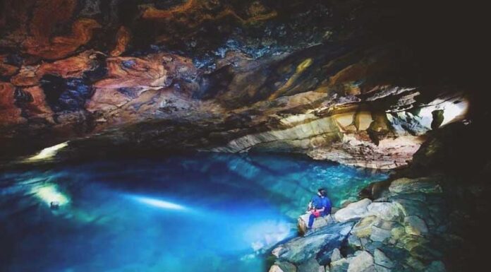 Nil Diya Pokuna – The Mysterious Underground Pond in Sri Lanka Blue water inside Nil Diya Pokuna cave Ella