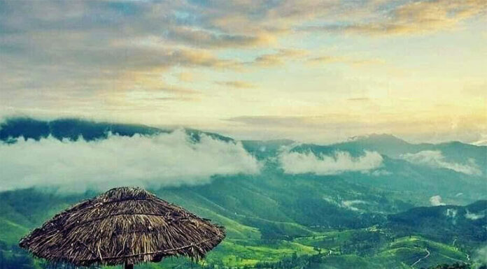 Kelebokka 360 Viewpoint Clouds rolling over Kelebokka hills in Matale