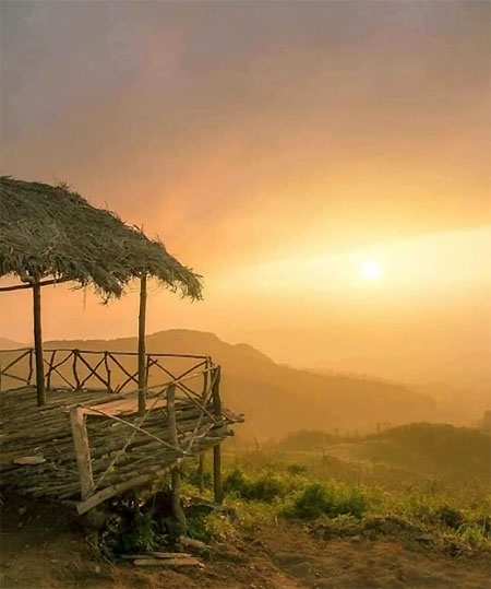 Hilltop scenery around Kelebokka 360 Viewpoint Sri Lanka
