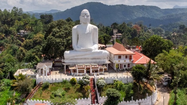 Bahiravokanda Vihara Buddha Statue