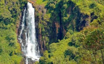 Devon Falls – A Majestic Waterfall in Sri Lanka’s Hill Country Devon Falls waterfall in Sri Lanka’s hill country