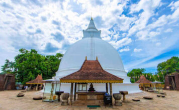 Seruwila Mangala Raja Maha Vihara – A Sacred Pilgrimage Site in Trincomalee, Sri Lanka Seruwila Mangala Raja Maha Vihara