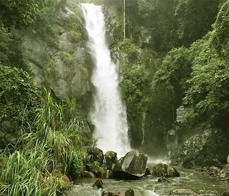 Mandaram Nuwara, Sri Lanka: The Hidden Village Beneath the Mist Beautiful waterfall in Mandaram Nuwara Sri Lanka