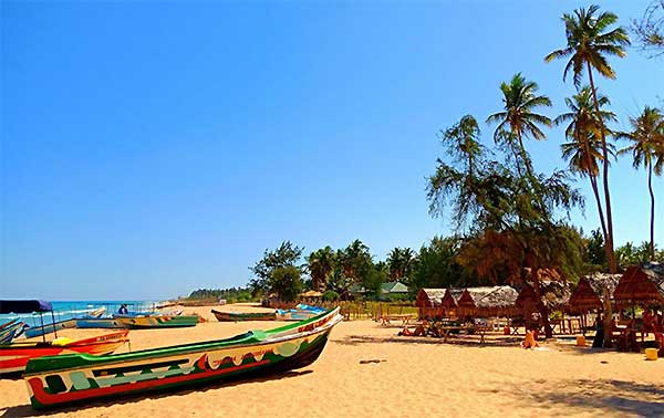 Nilaveli Beach Sri Lanka pigeon island snorkel boats
