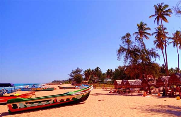 Quiet stretch of Nilaveli Beach during the east coast dry season