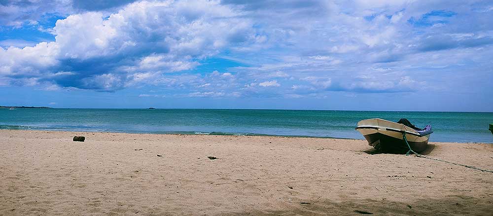 Nilaveli Beach, Sri Lanka – A Practical Travel Guide for Real Visitors Nilaveli Beach with calm turquoise water on Sri Lanka’s east coast