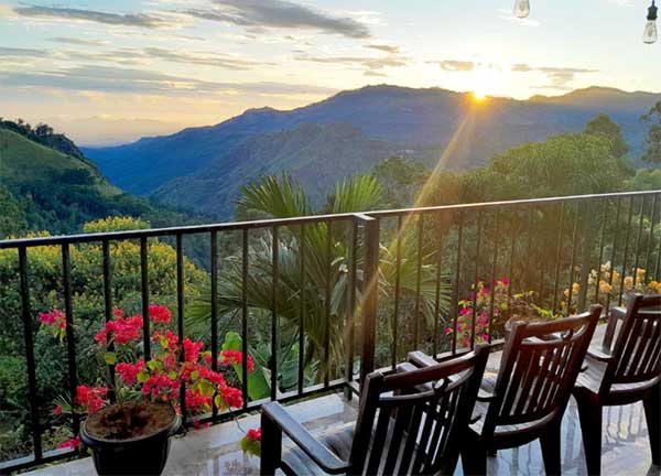 Guesthouse in Ella with mountain view balcony